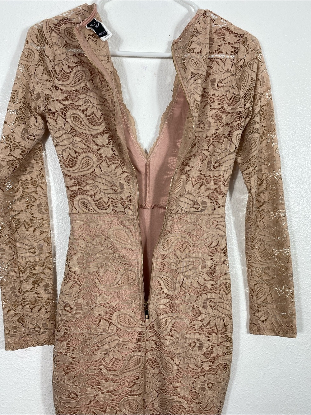 Windsor Long Sleeve Lace Bodycon Dress in Blush Size XS 90% Nylon - Picture 7 of 16